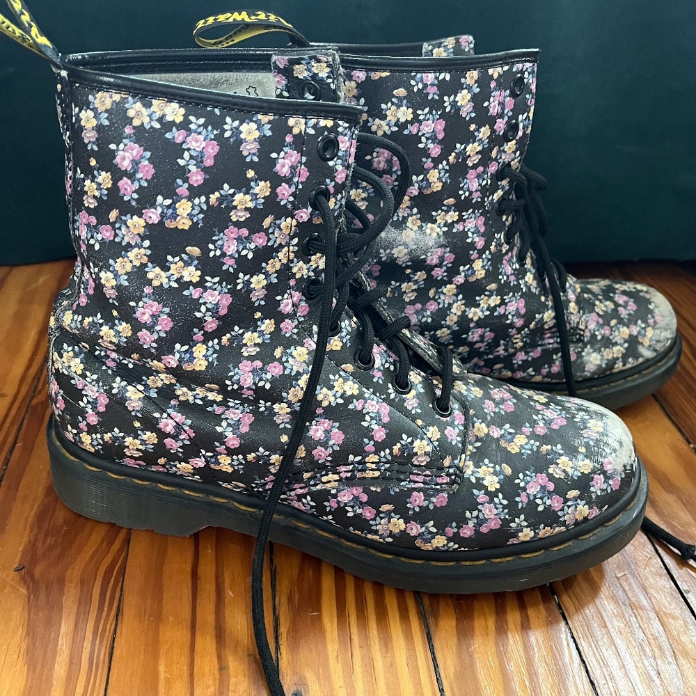 DOC MARTENS Floral ditsy Calico PASCAL Lace up Combat Boots 1821